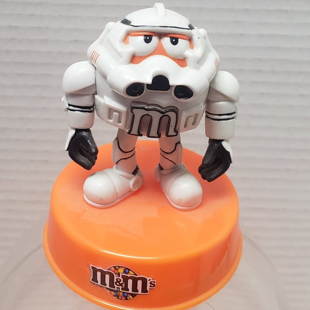 M&Ms Star Wars Dispenser - Picture 3 of 9